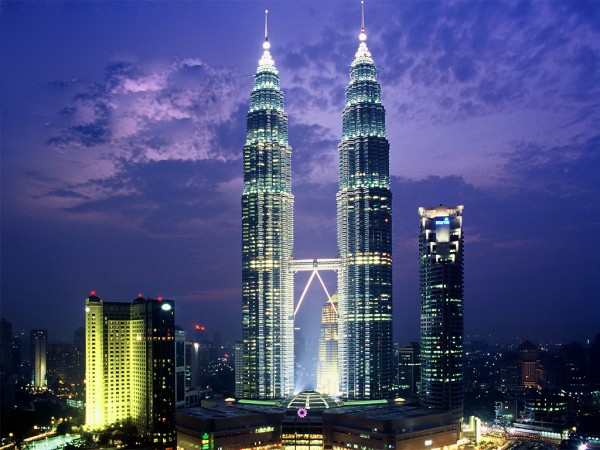 Tháp đôi Petronas - Biểu tượng đất nước Malaysia