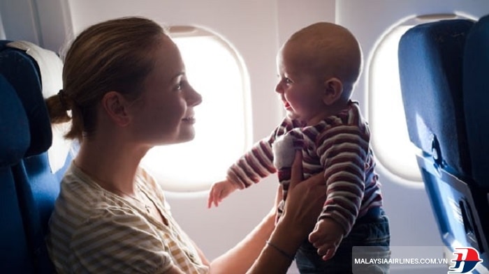 Hãng Malaysia Airlines không vận chuyển trẻ sơ sinh dưới 8 ngày tuổi